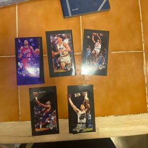 5 basketball cards in mint condition